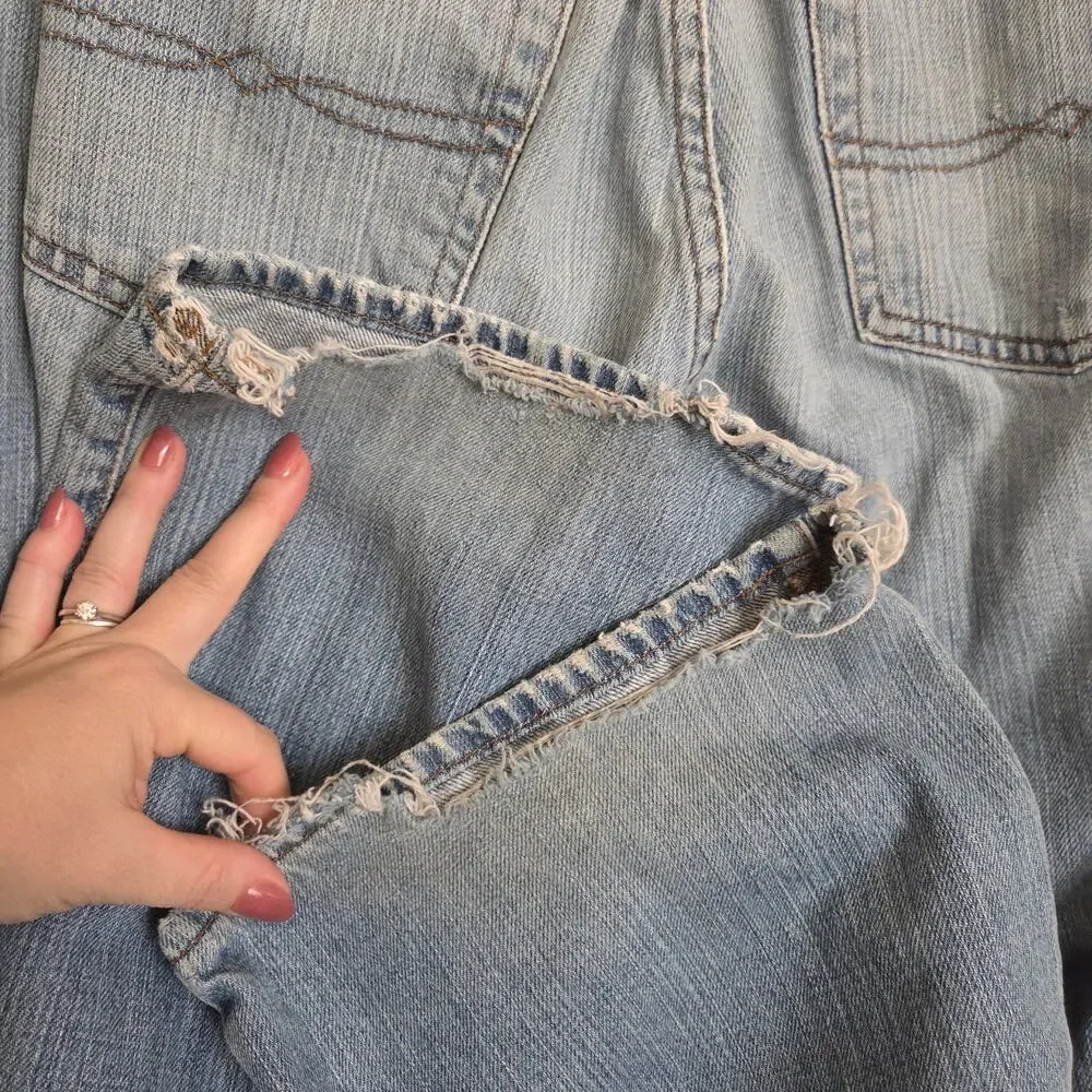 Lucky Brand Dungarees Sz 34 Short Classic Fit Distressed Light Blue Denim Jeans